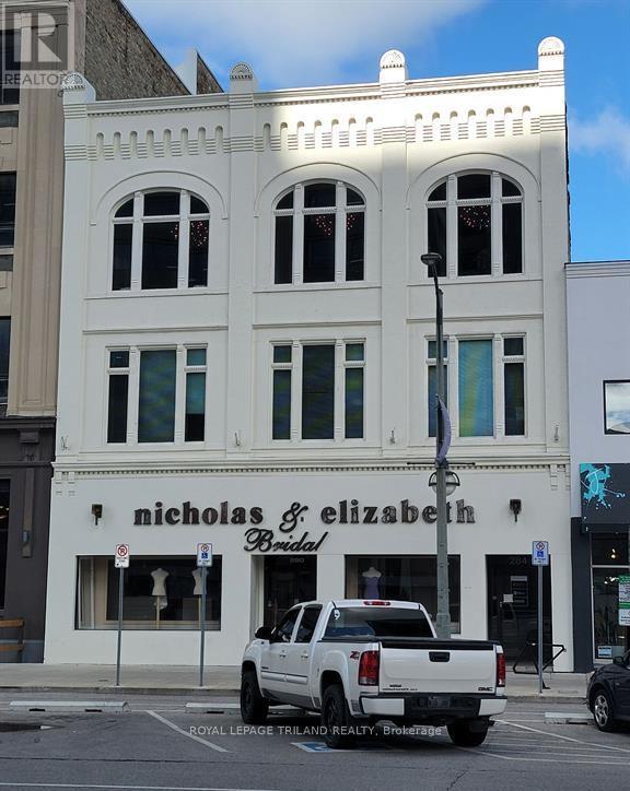 284 DUNDAS STREET