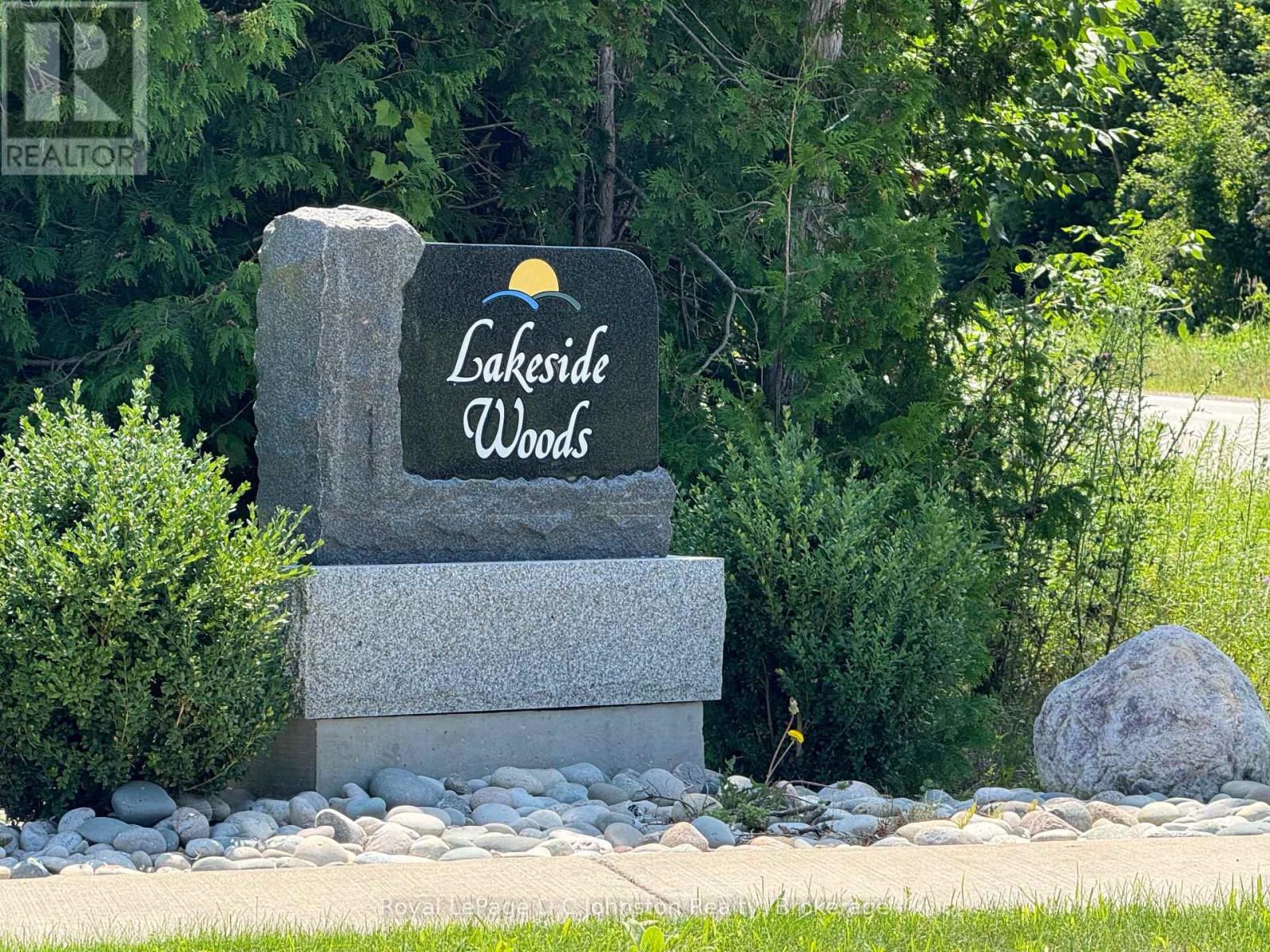 13 LAKESIDE WOODS CRESCENT