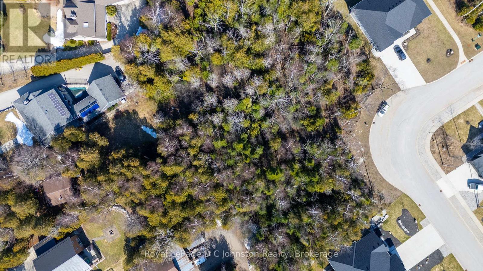 13 LAKESIDE WOODS CRESCENT