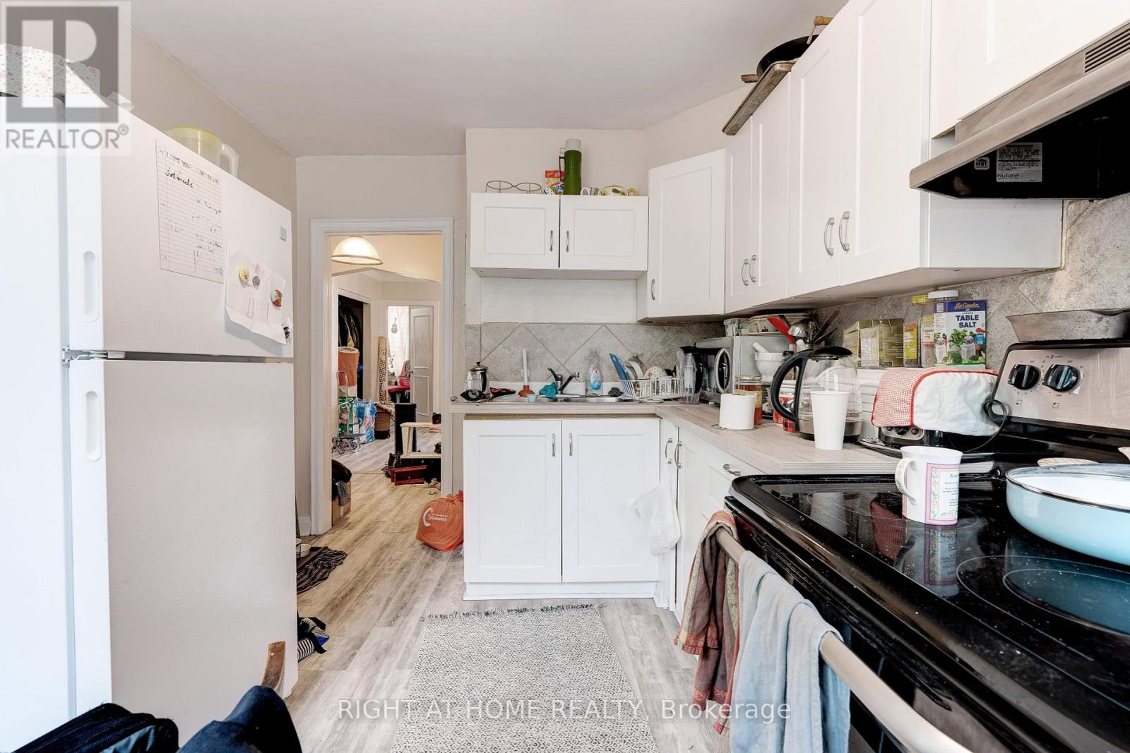 724 MAIN STREET E