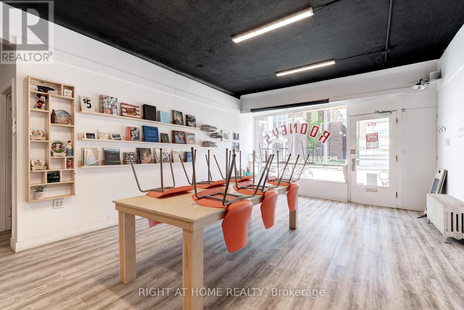 724 MAIN STREET E