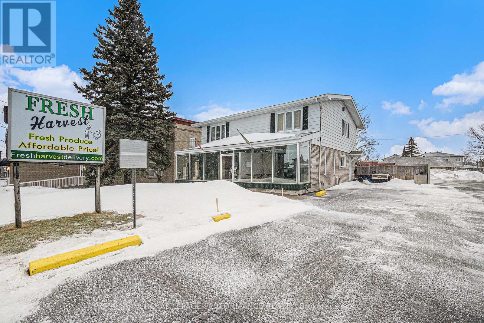 MAIN FLOOR – 711 PRINCIPALE STREET