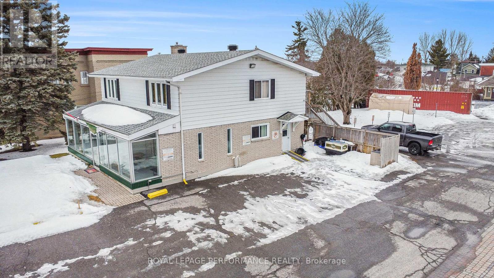 MAIN FLOOR – 711 PRINCIPALE STREET