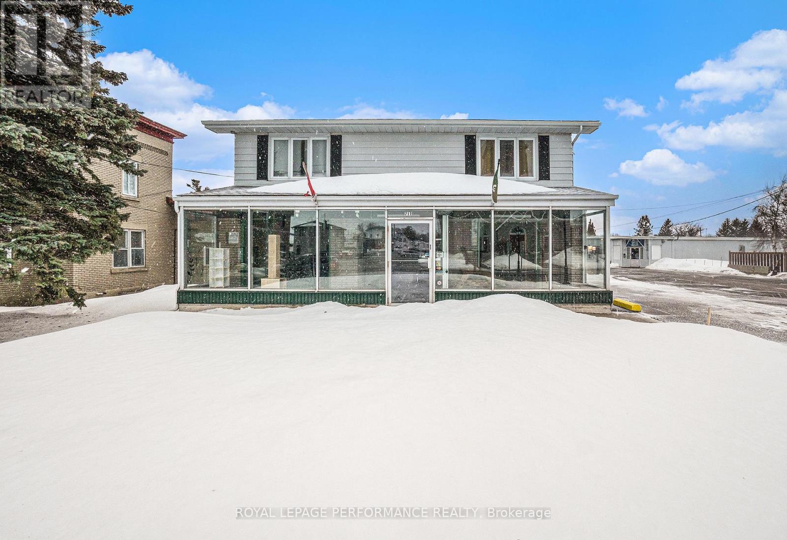 MAIN FLOOR – 711 PRINCIPALE STREET