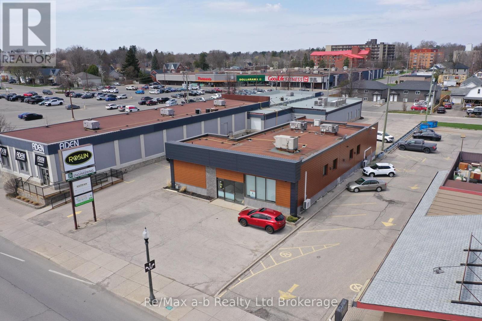 677 DUNDAS STREET