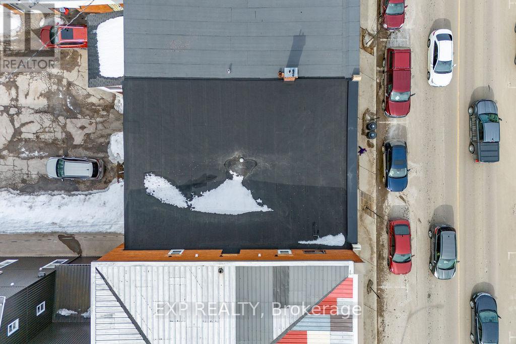204 RAGLAN STREET S