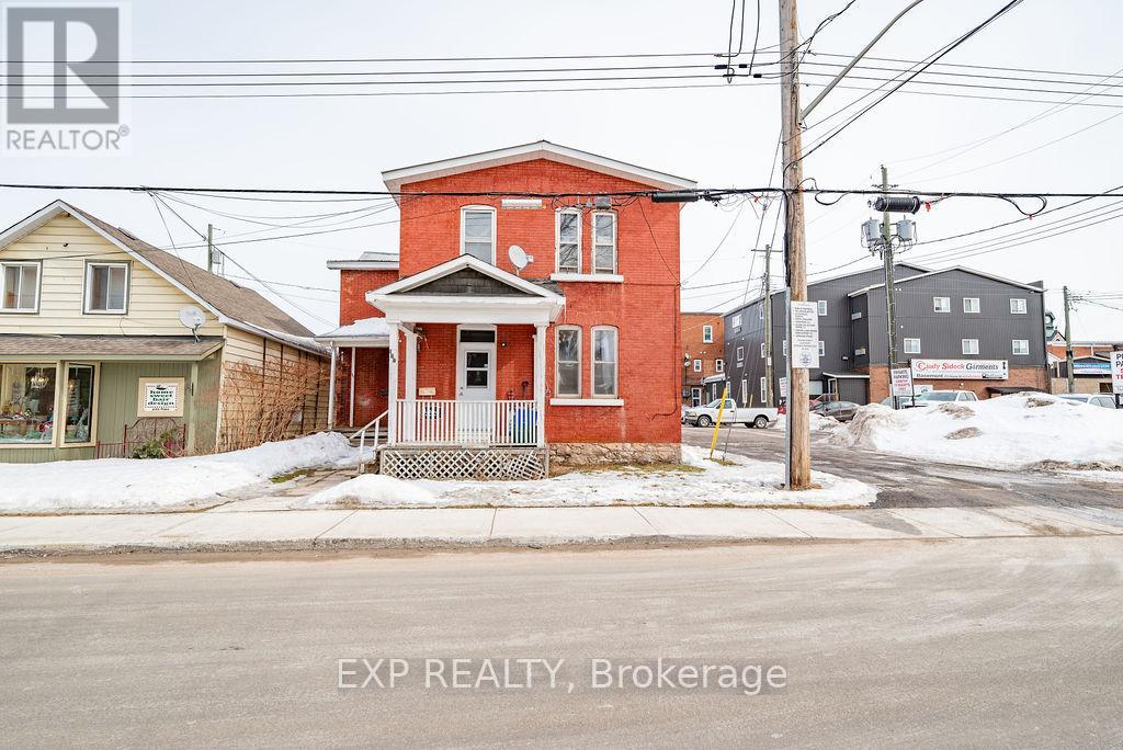 204 RAGLAN STREET S