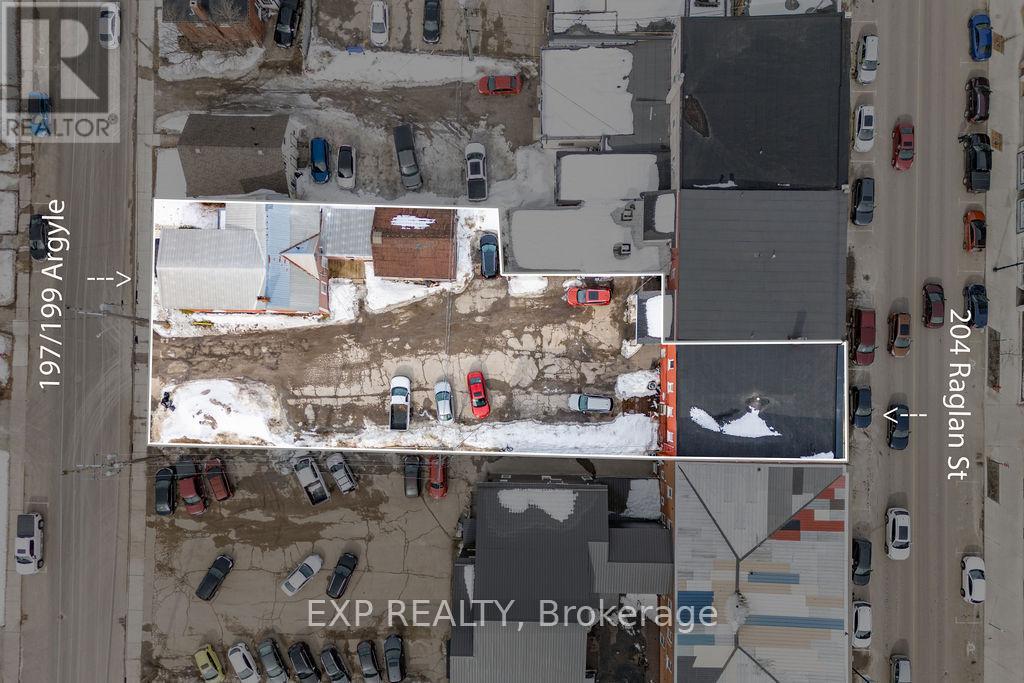 204 RAGLAN STREET S