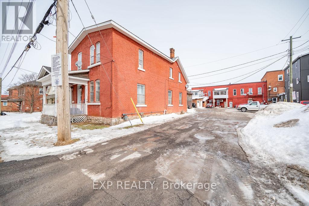 204 RAGLAN STREET S