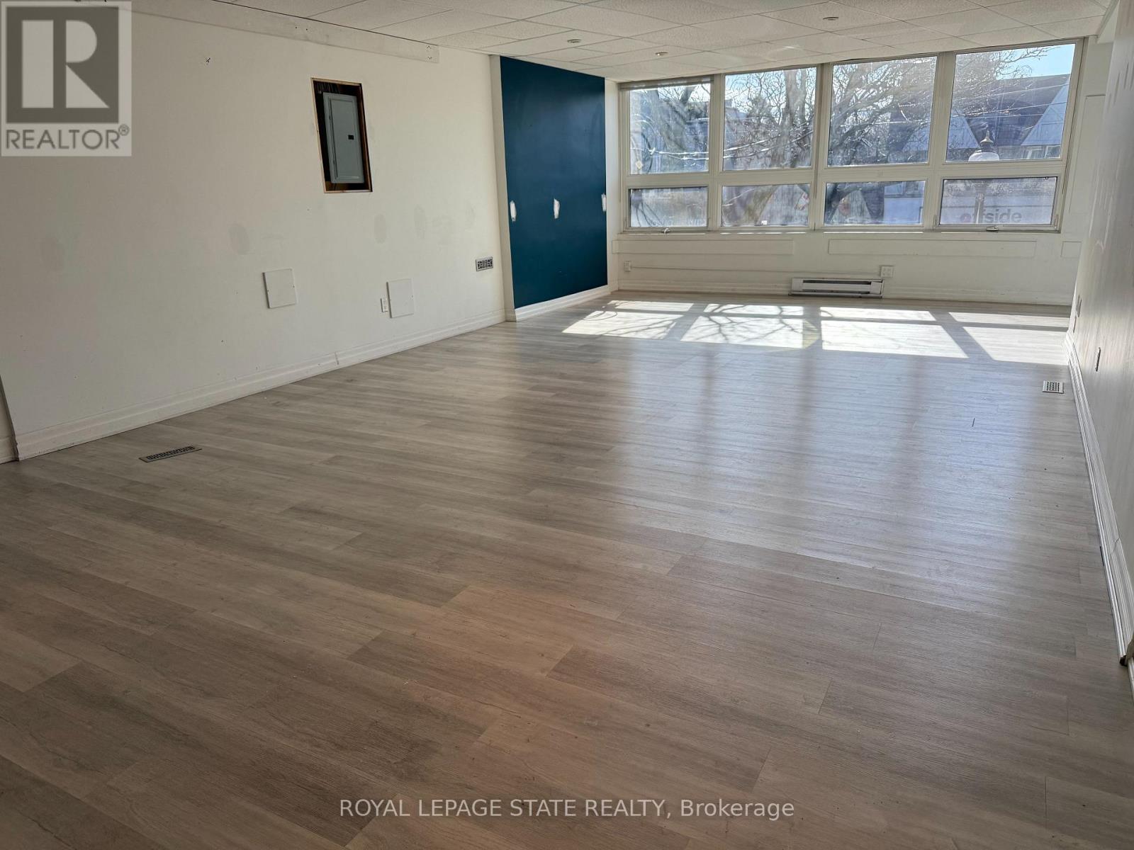 201 – 1036 KING STREET W