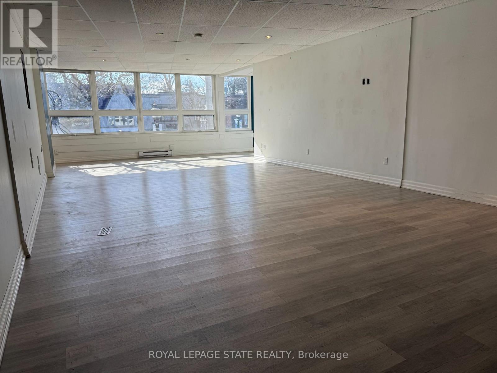 201 – 1036 KING STREET W