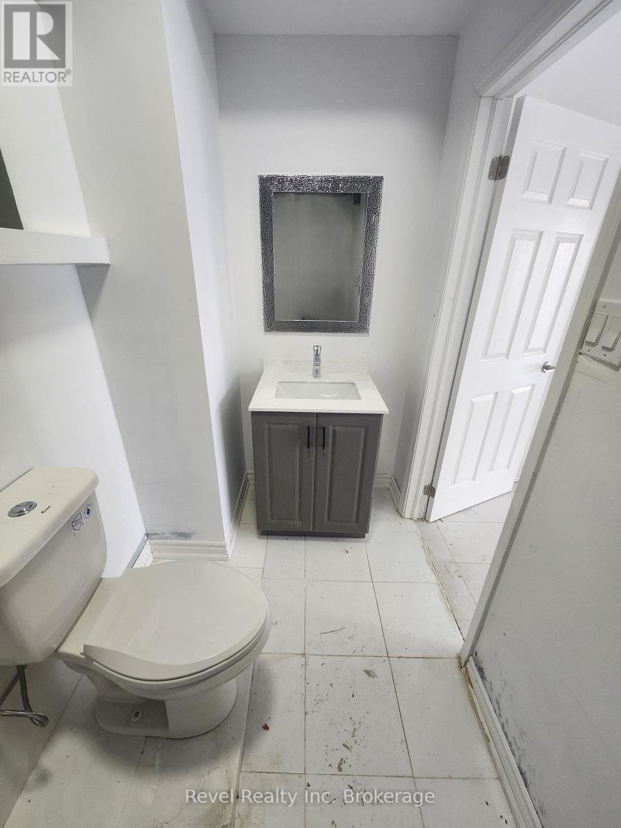 5 – 1009 ALGONQUIN AVENUE