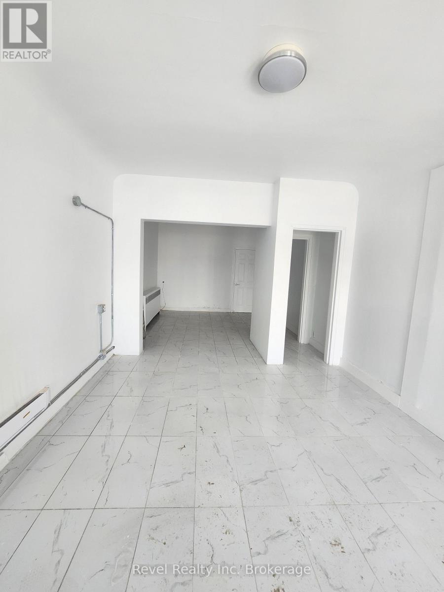 4 – 1009 ALGONQUIN AVENUE