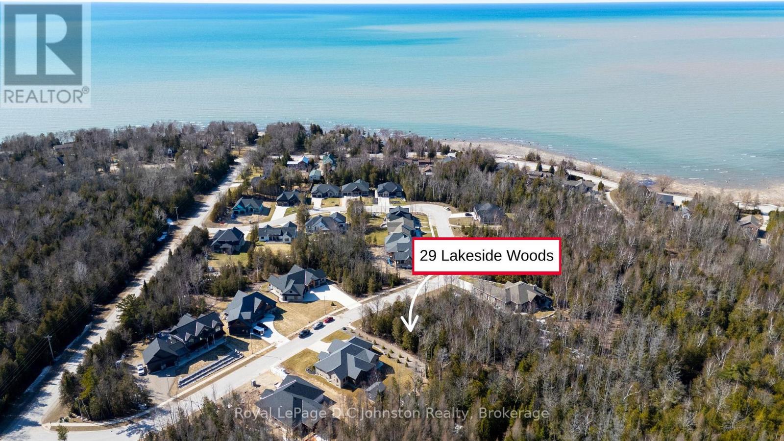 29 LAKESIDE WOODS CRESCENT