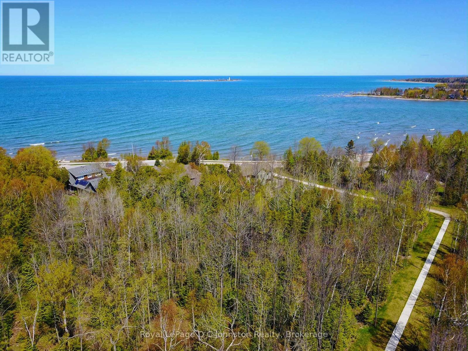 29 LAKESIDE WOODS CRESCENT