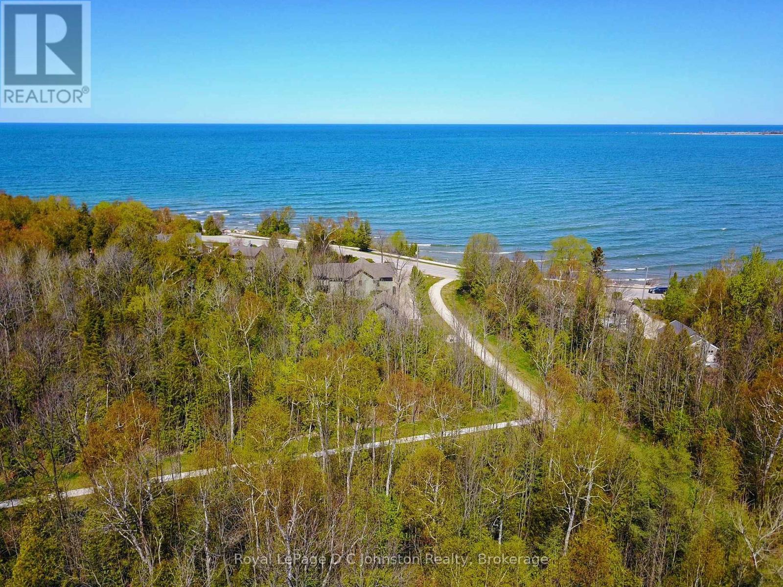 29 LAKESIDE WOODS CRESCENT