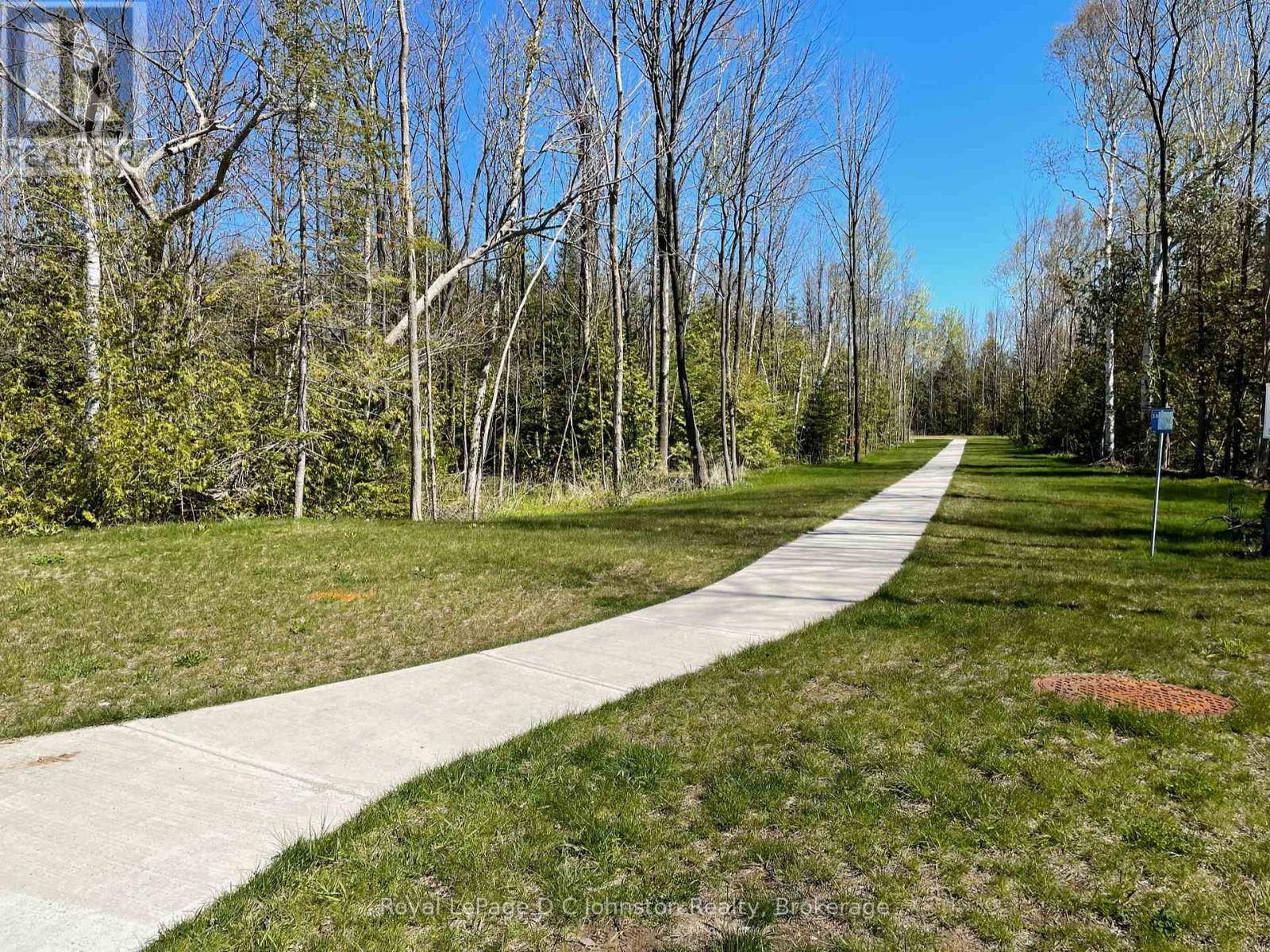 29 LAKESIDE WOODS CRESCENT