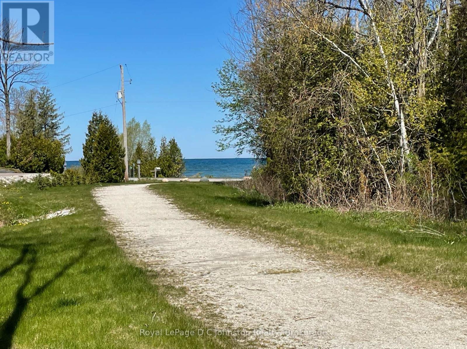 29 LAKESIDE WOODS CRESCENT