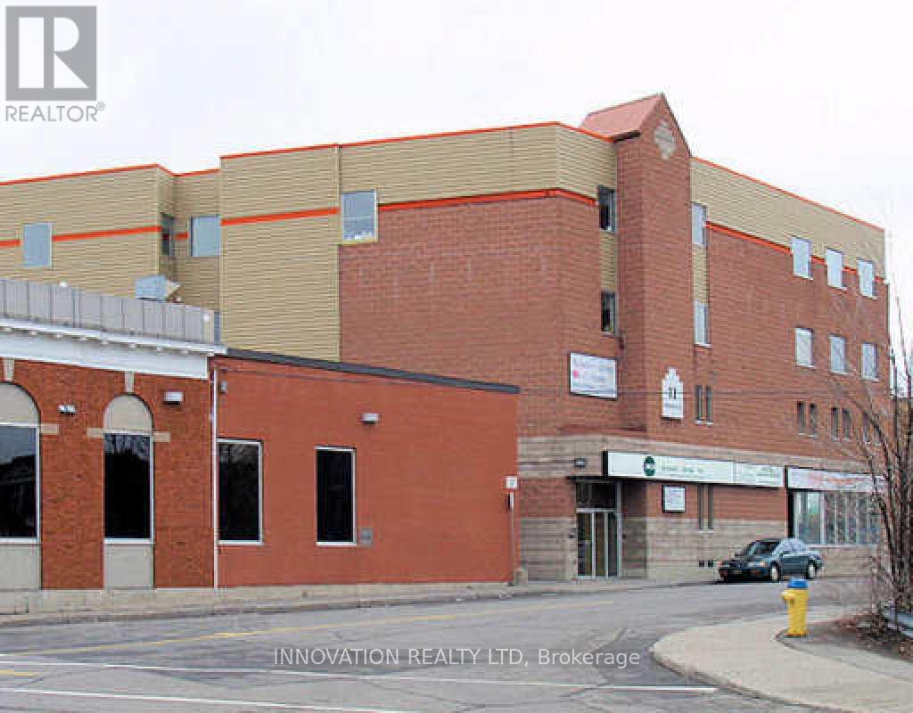 303 – 11 ROSEMOUNT AVENUE