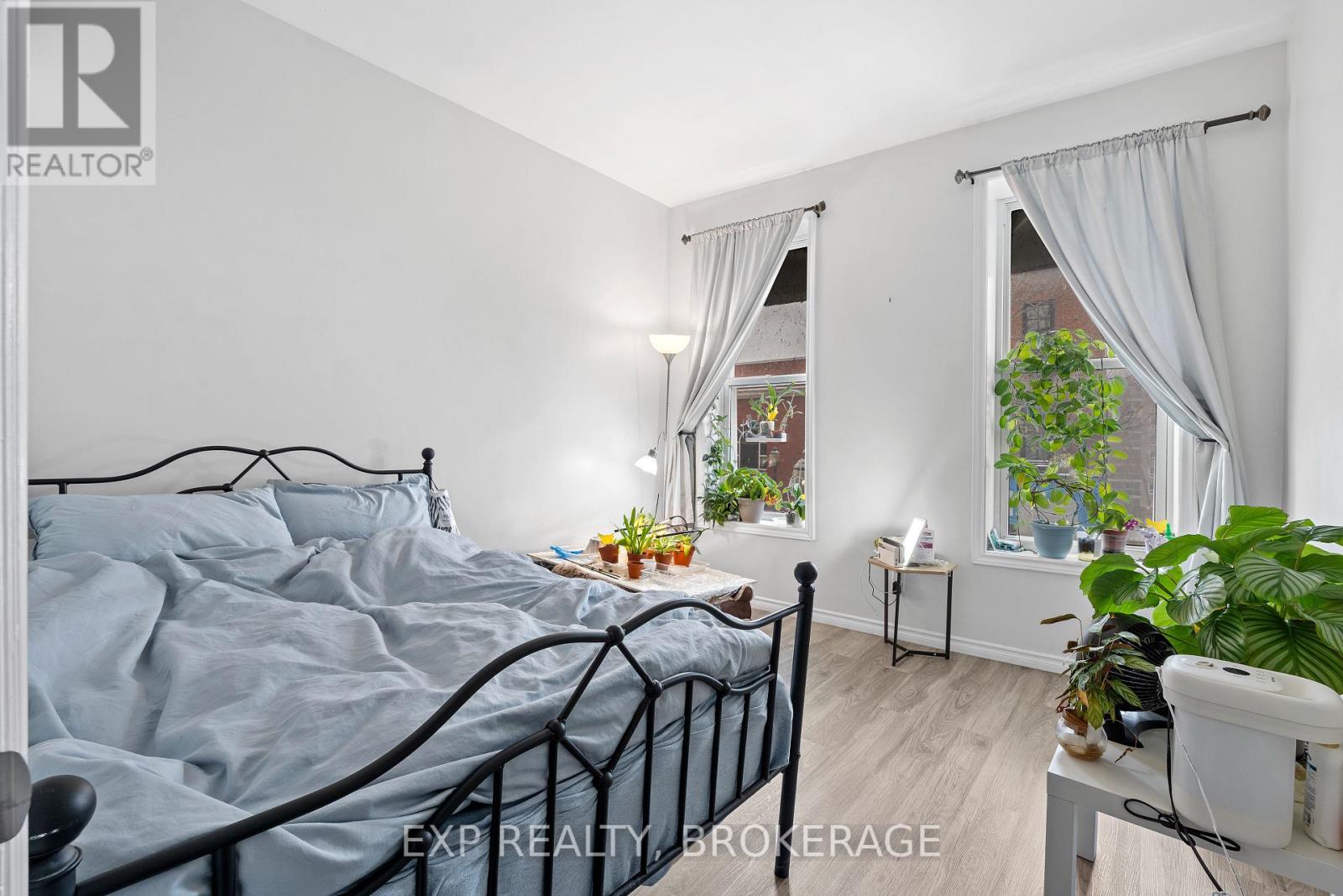 148-150 KING STREET W