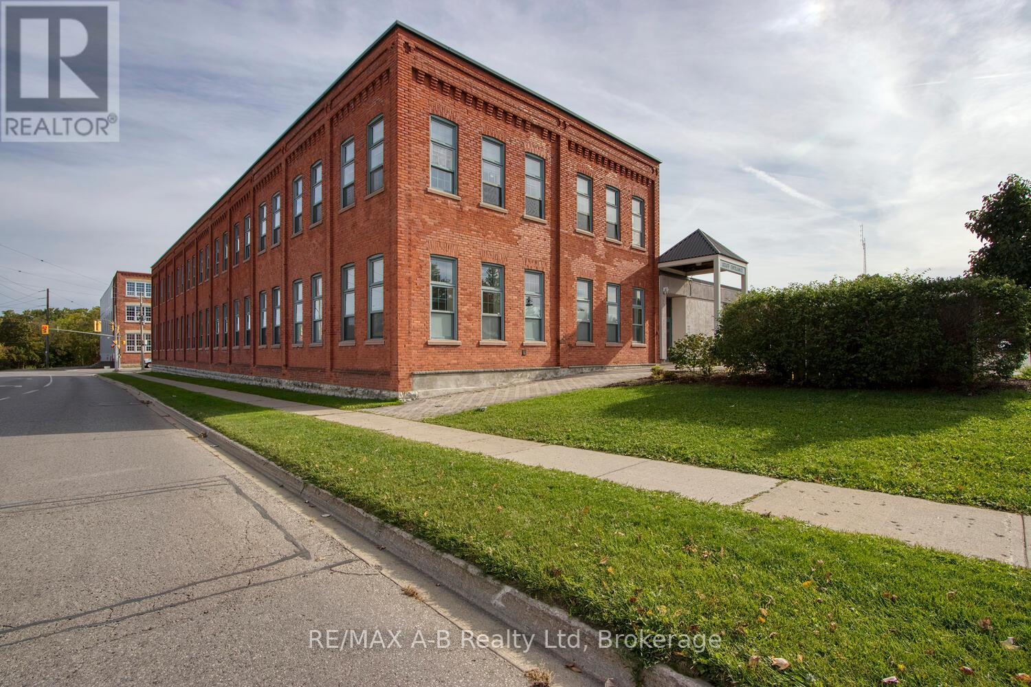 114 – 342 ERIE STREET