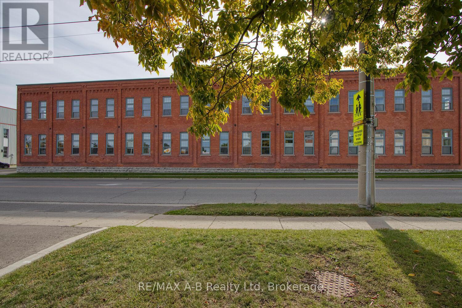 114 – 342 ERIE STREET
