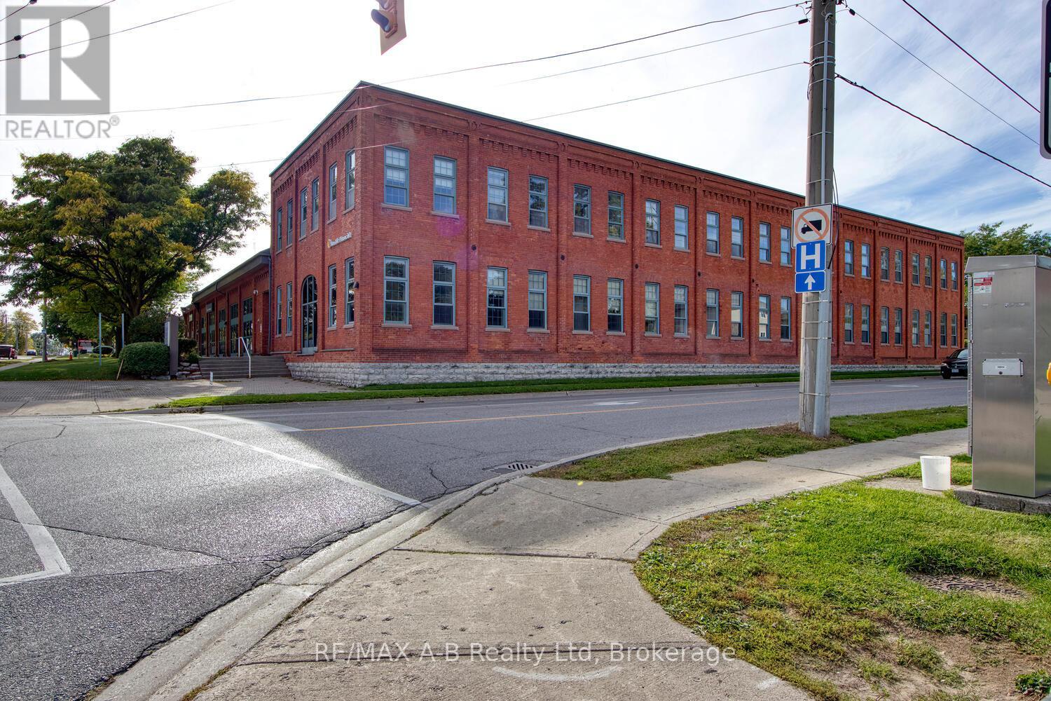 114 – 342 ERIE STREET