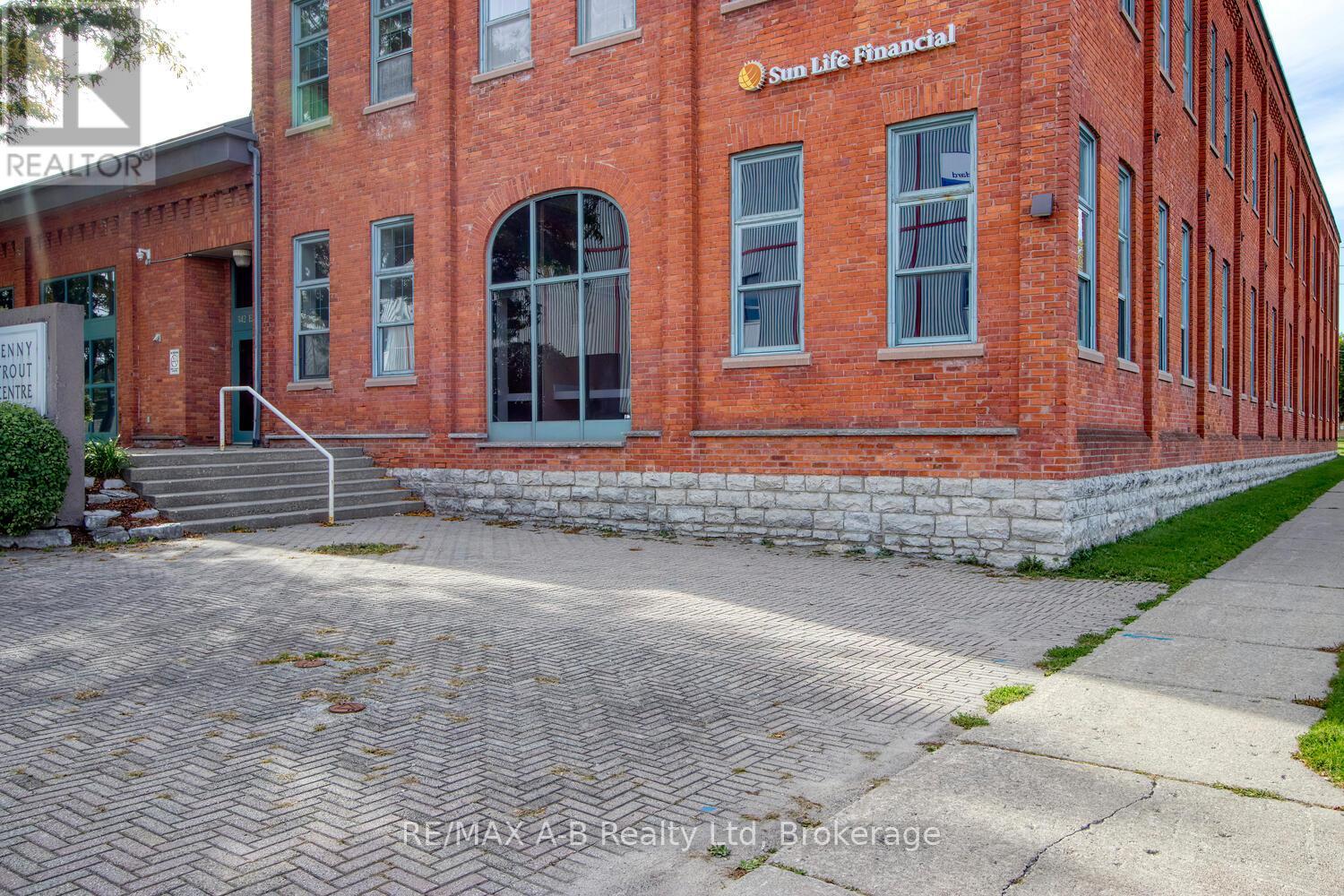 114 – 342 ERIE STREET