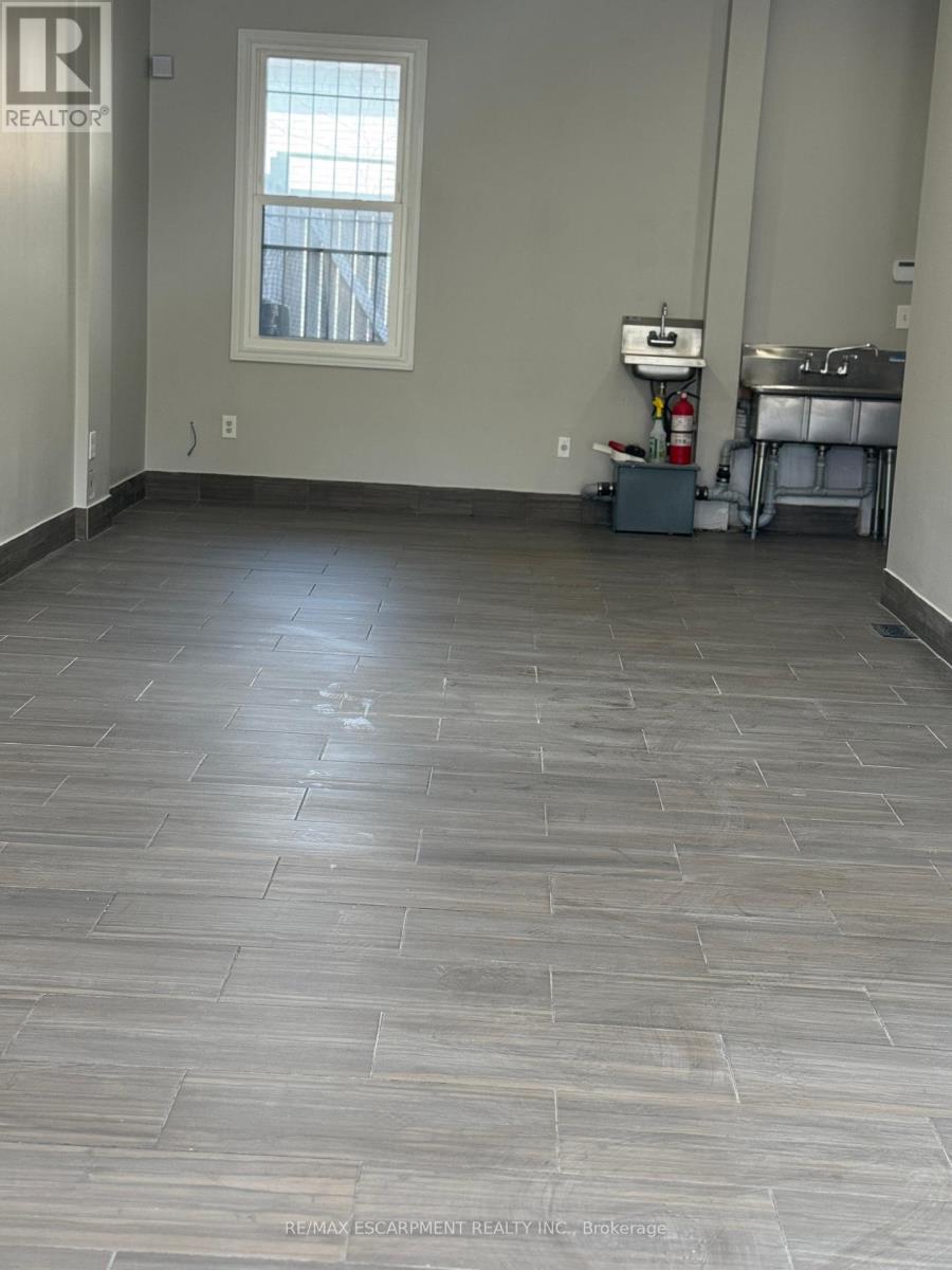 MAIN – 1439 MAIN STREET E
