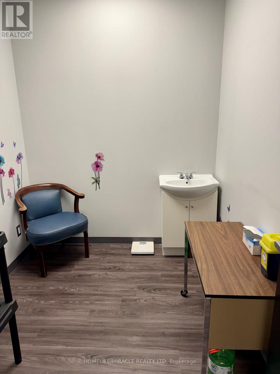 #1-1 – 220 MAIN STREET