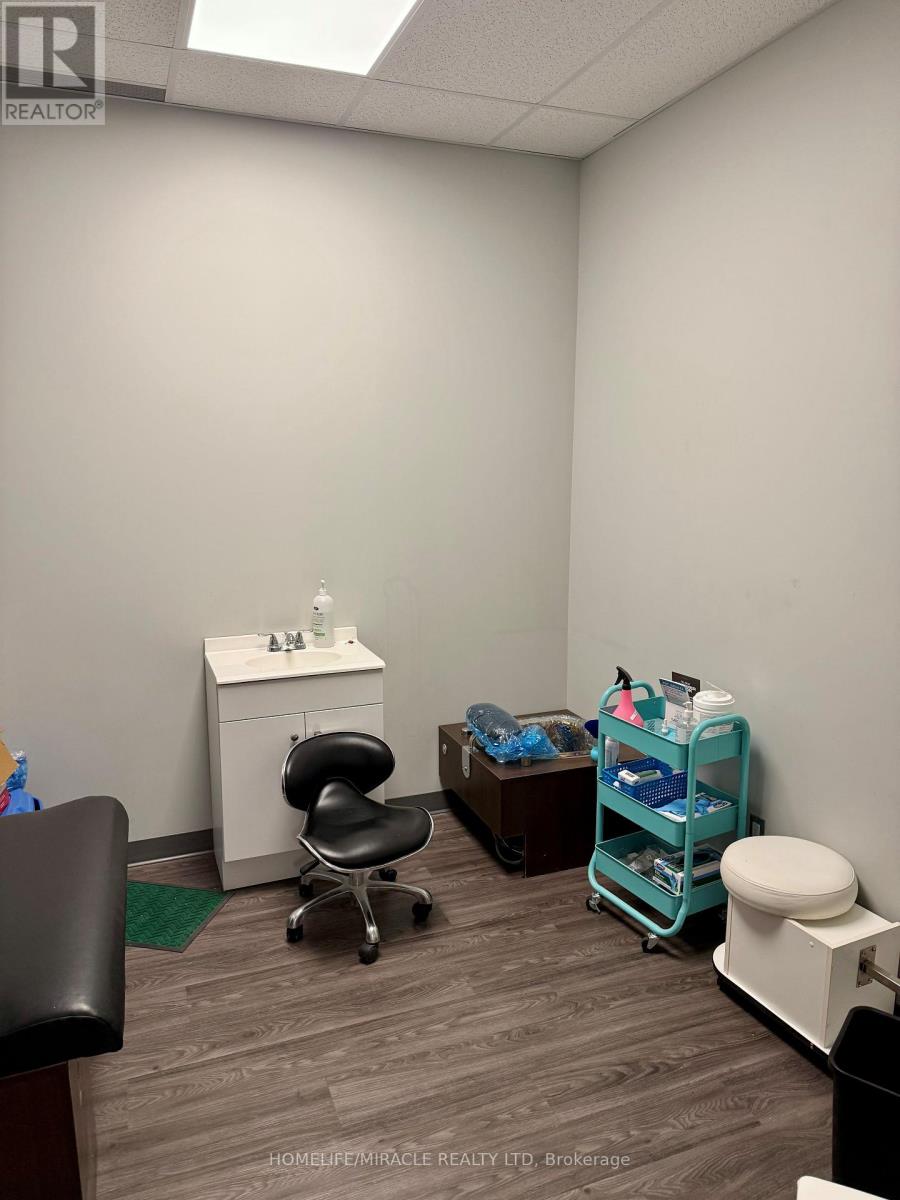 1-2 – 220 MAIN STREET