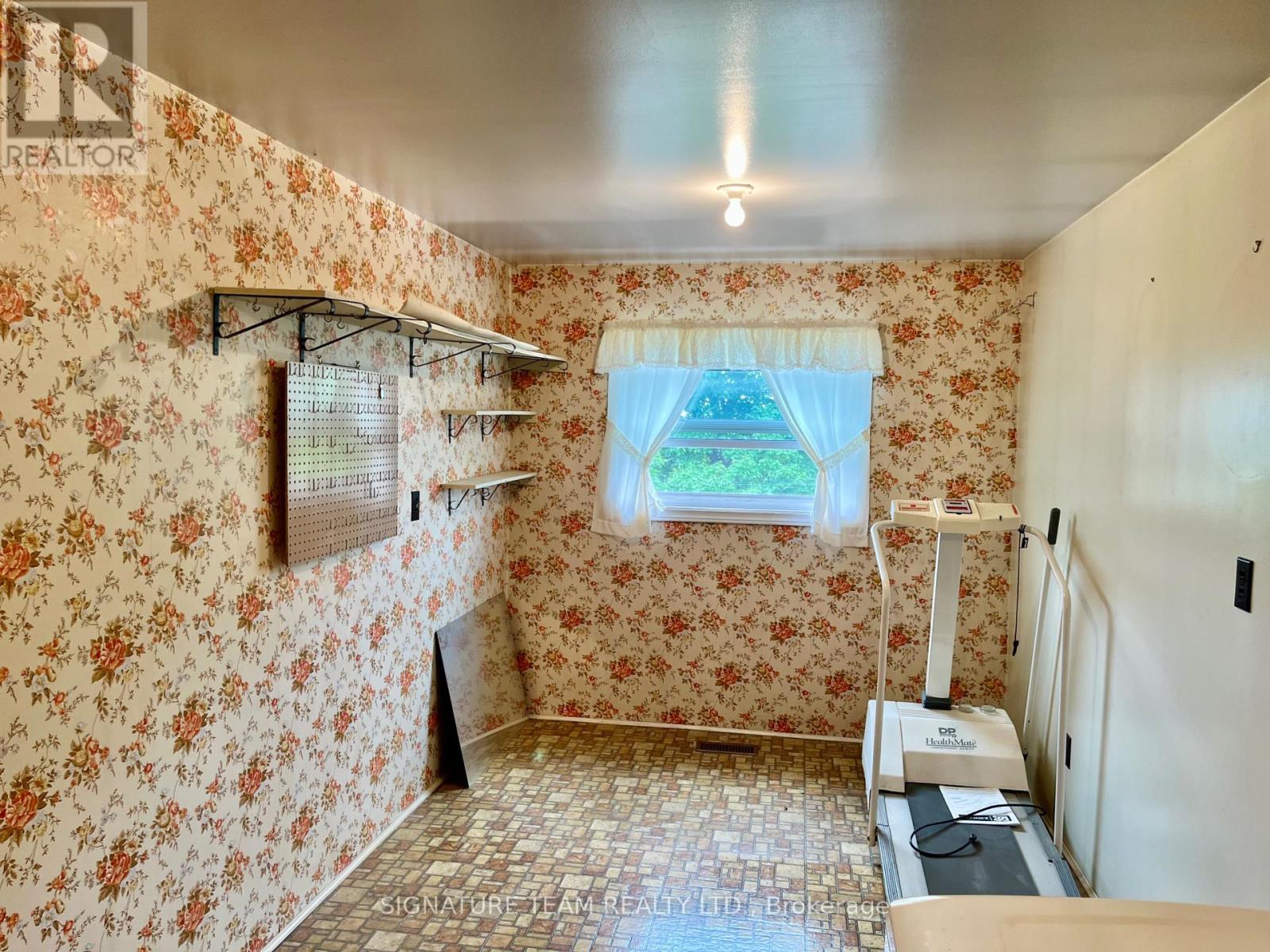 292 BONNECHERE STREET W