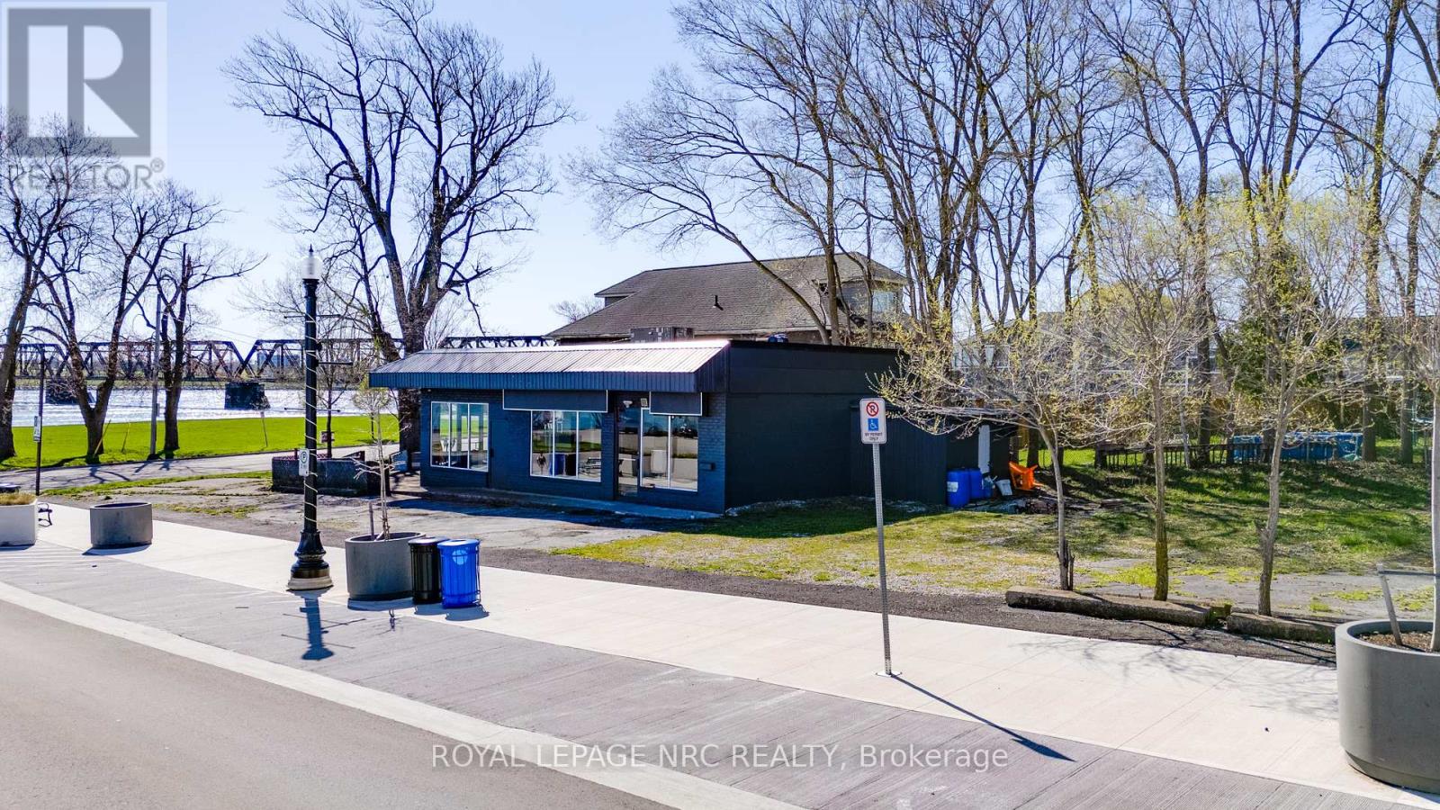 607 NIAGARA BOULEVARD