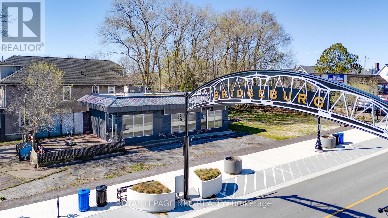 607 NIAGARA BOULEVARD