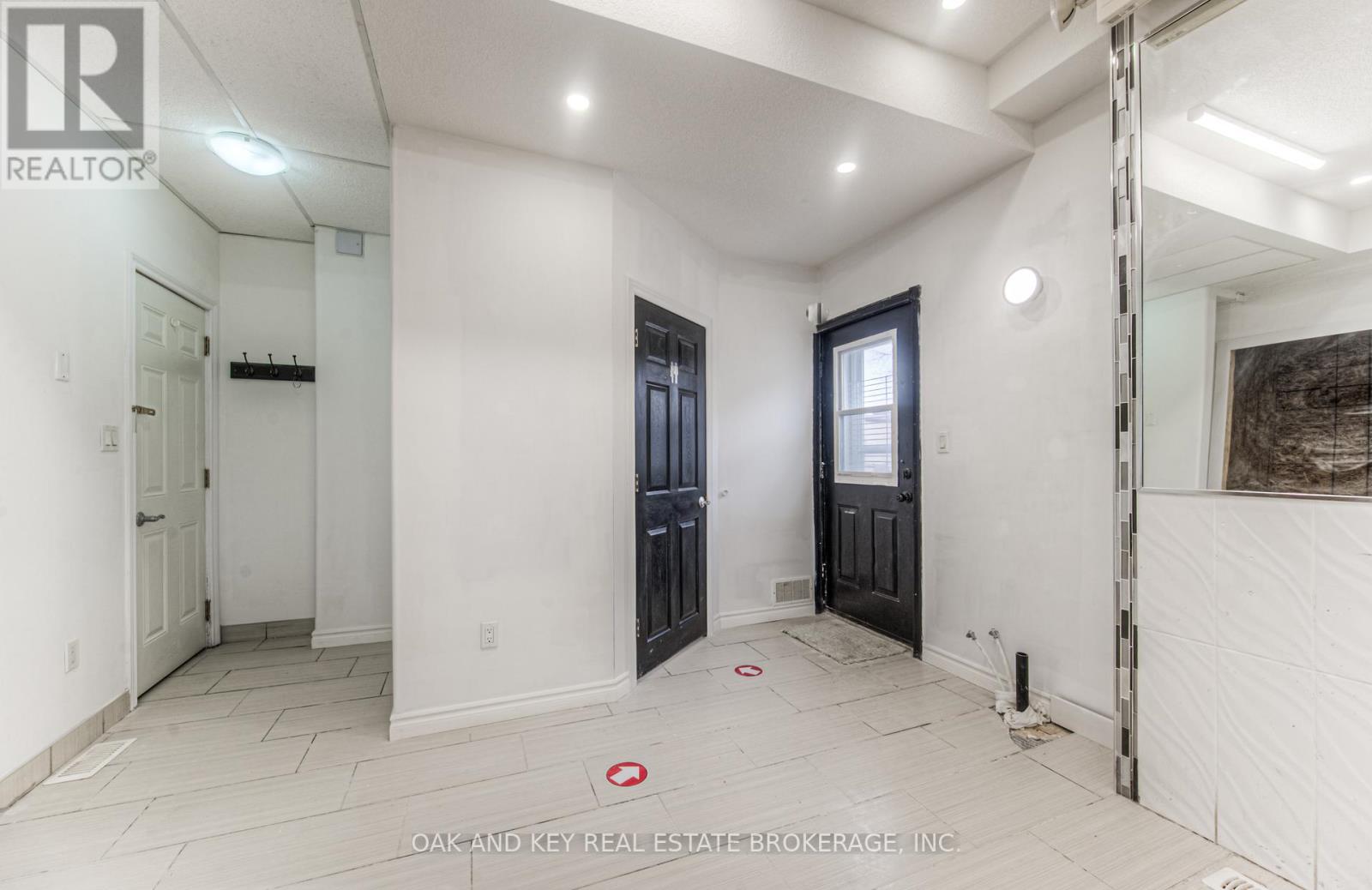 496 KING STREET E