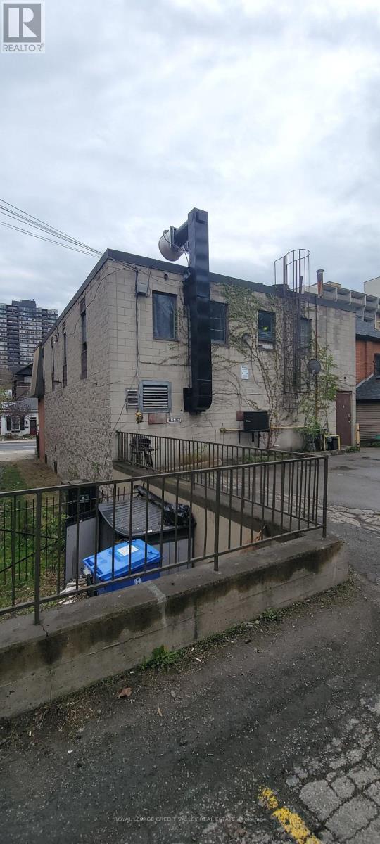 132 QUEEN STREET S