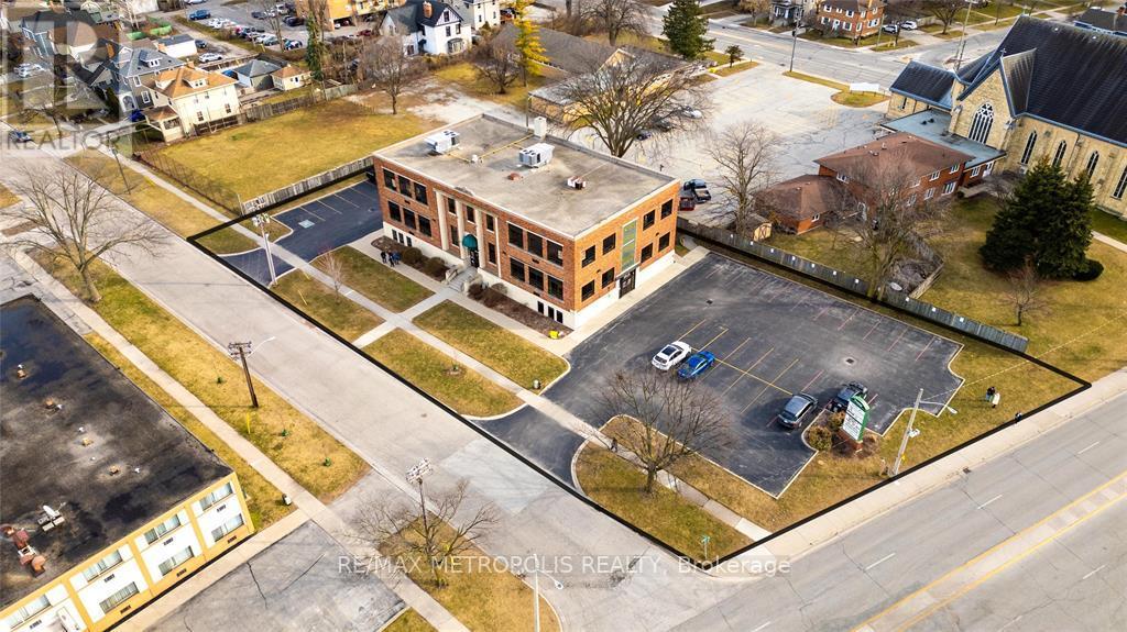 B UPPER – 109 DURAND STREET