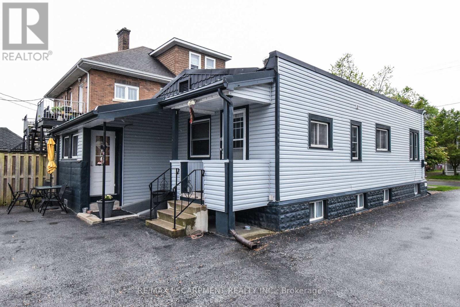 264 HELLEMS AVENUE