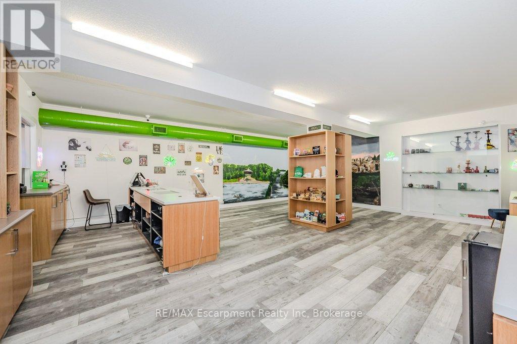 126 MAIN STREET S