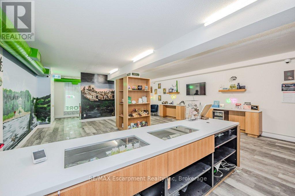126 MAIN STREET S