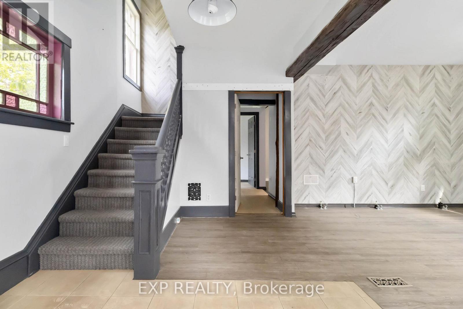 105 MARKET STREET E