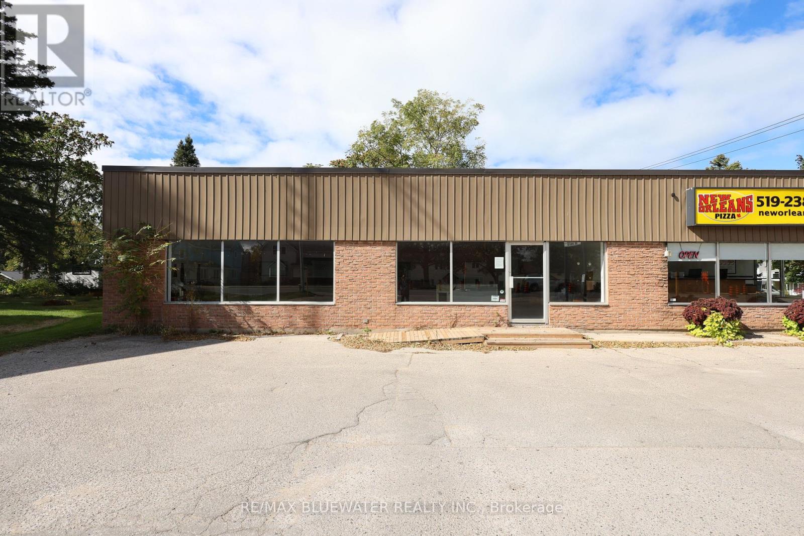 1 – 15 ONTARIO STREET S