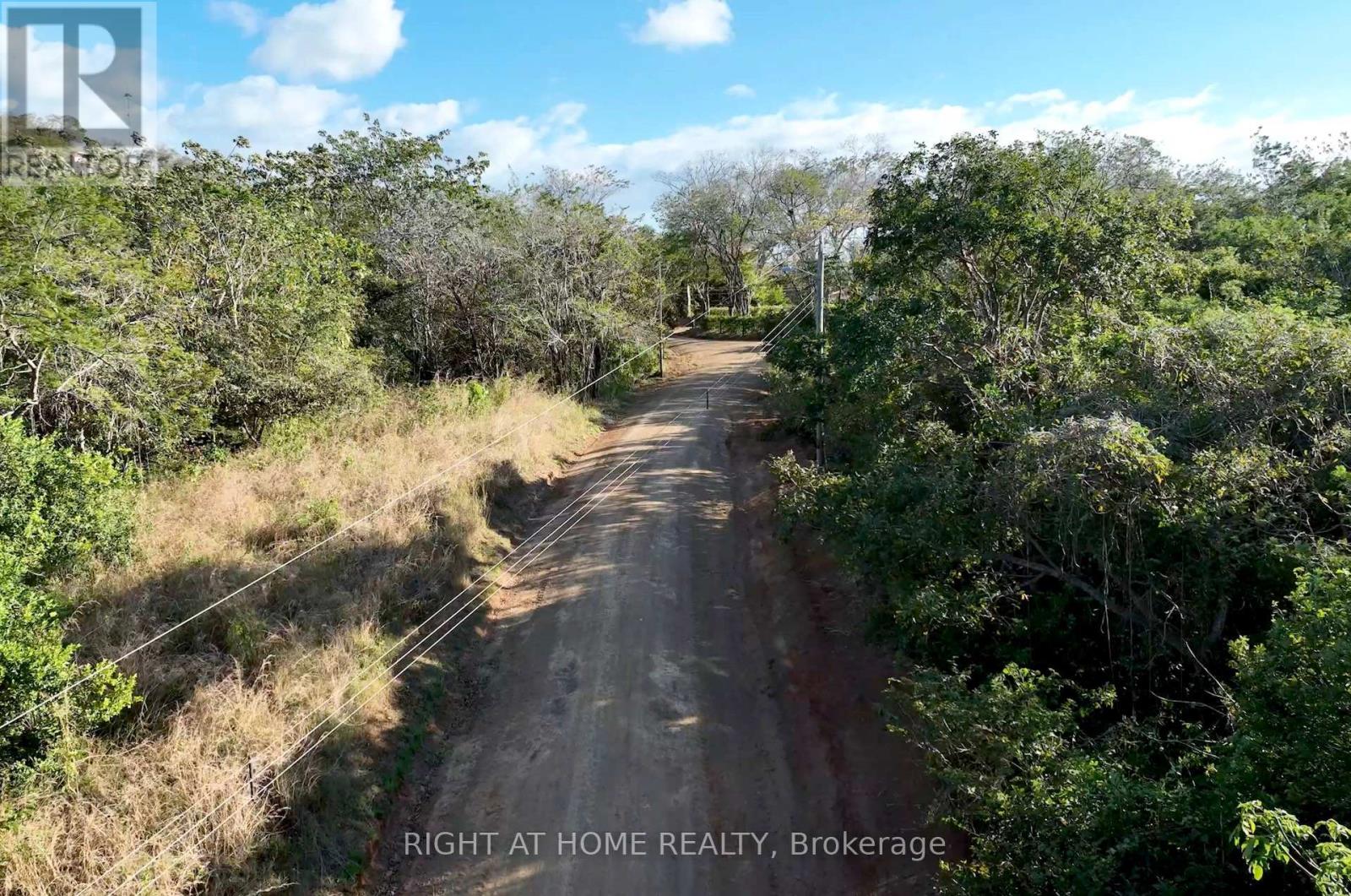 E08 – 1 PLAYA LAGARTO ROAD