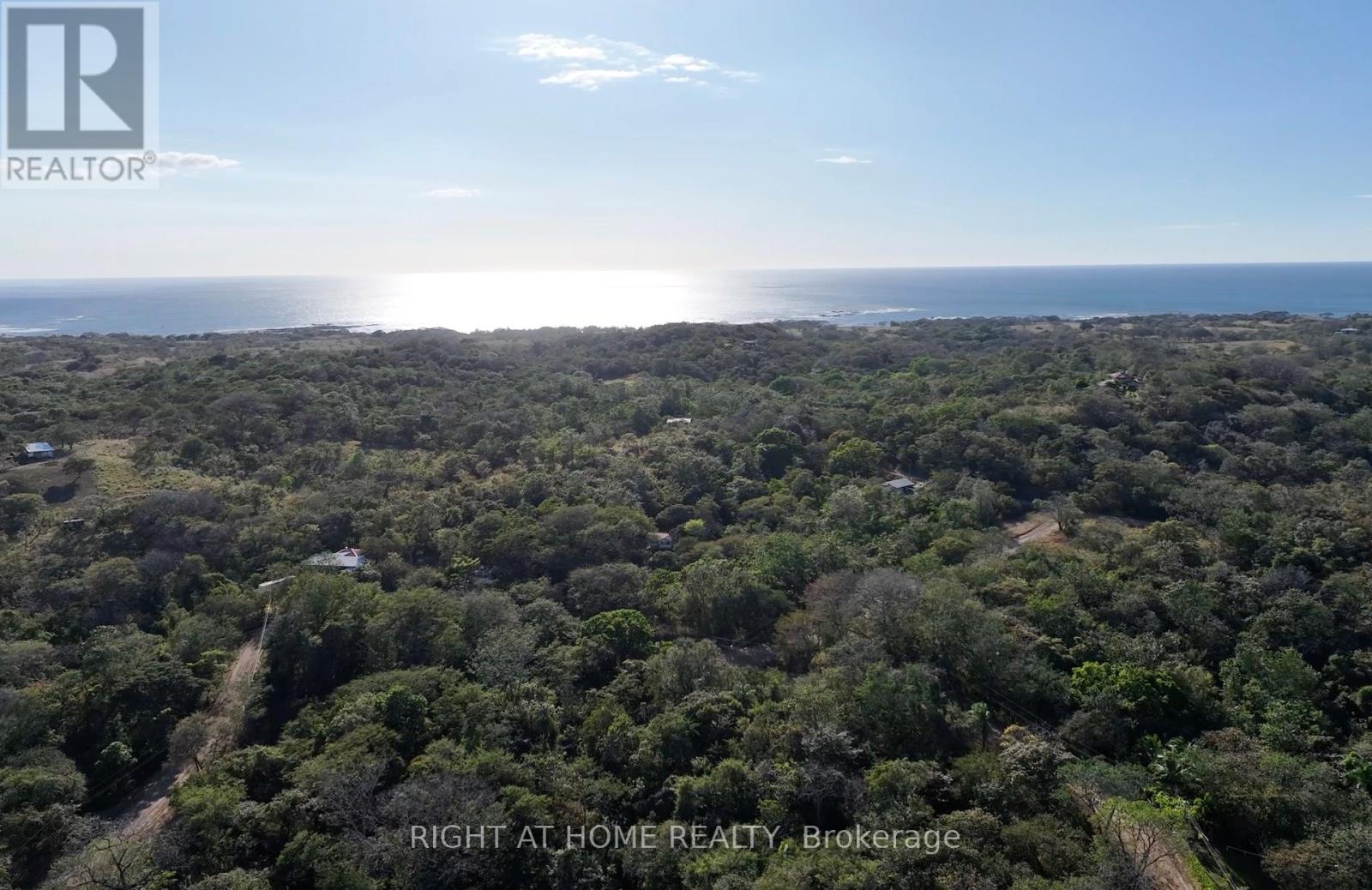 E08 – 1 PLAYA LAGARTO ROAD