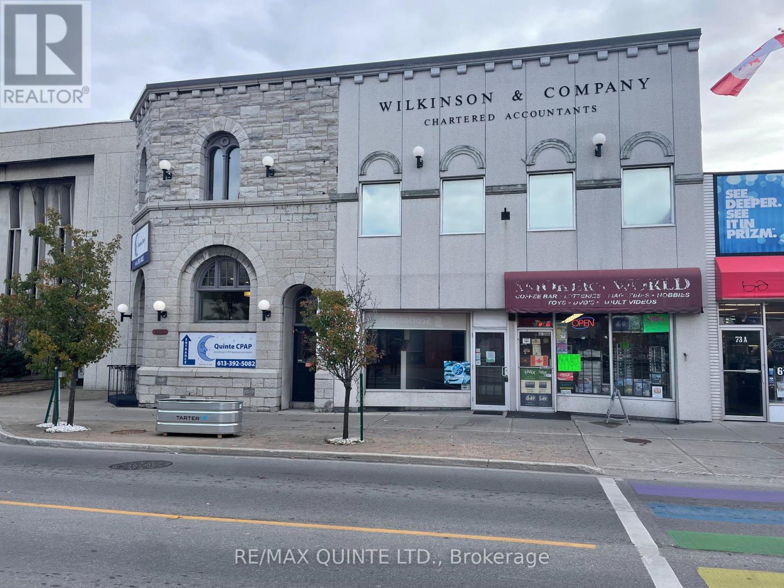 204 – 69-71 DUNDAS STREET W