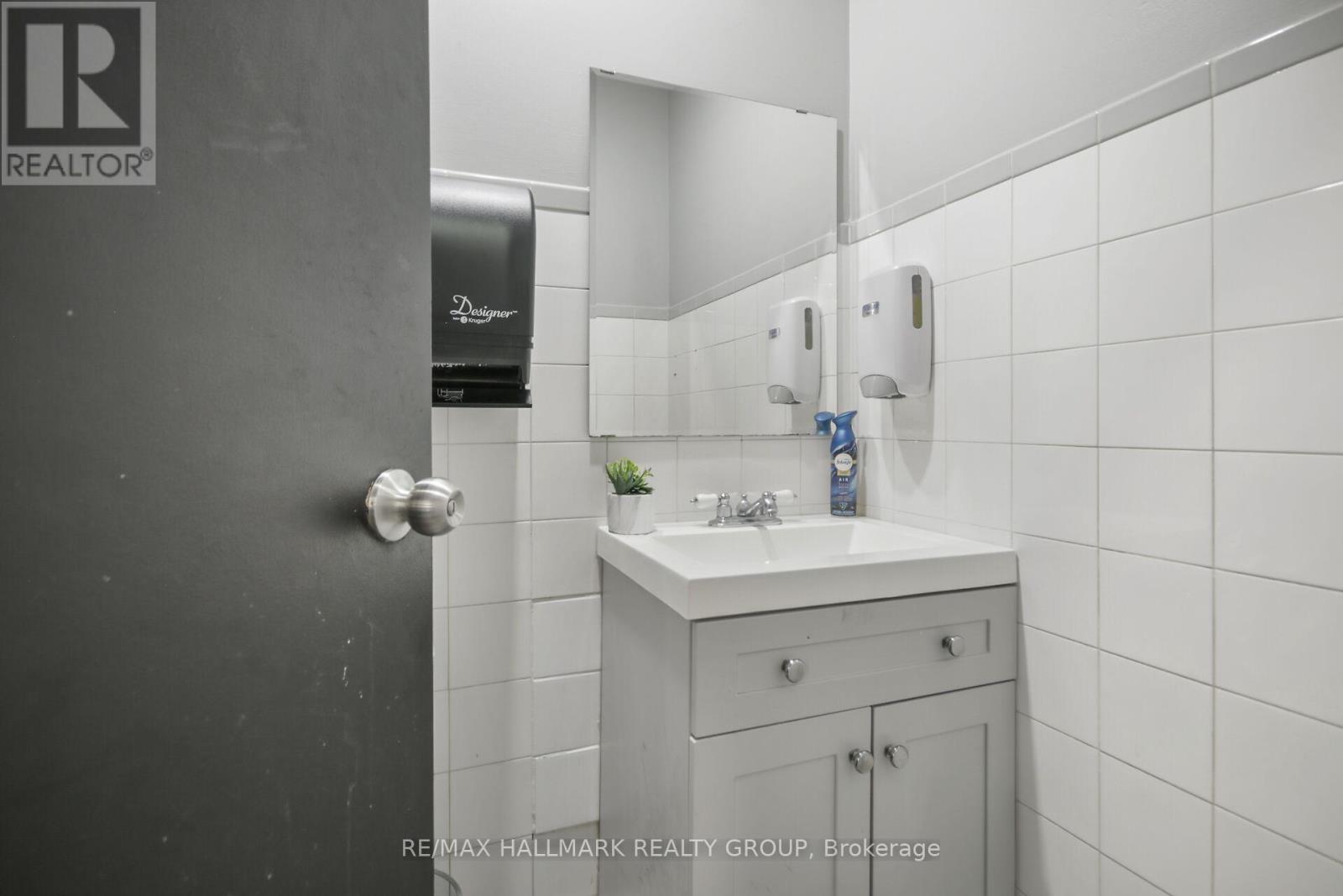 641 SOMERSET STREET W