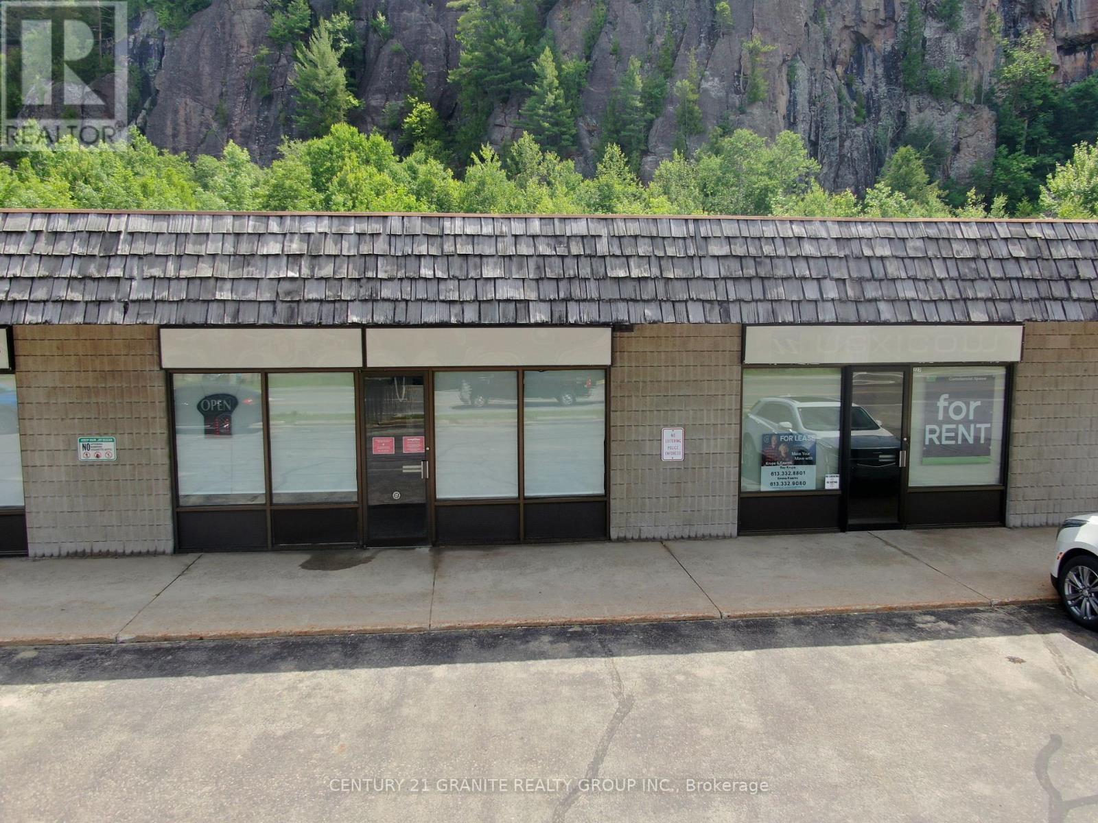 229 – 225-231 HASTINGS STREET N