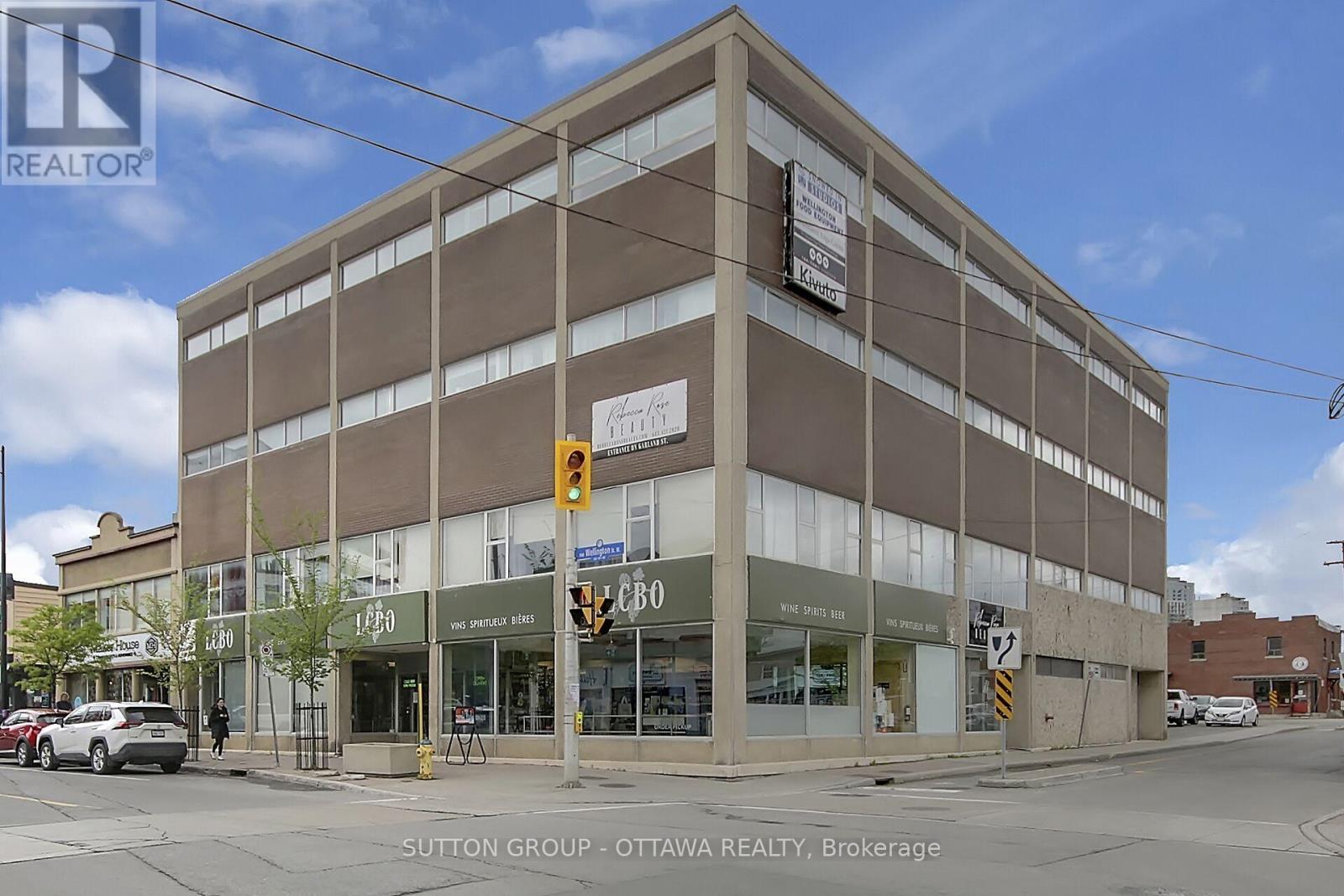 200 – 981 WELLINGTON STREET
