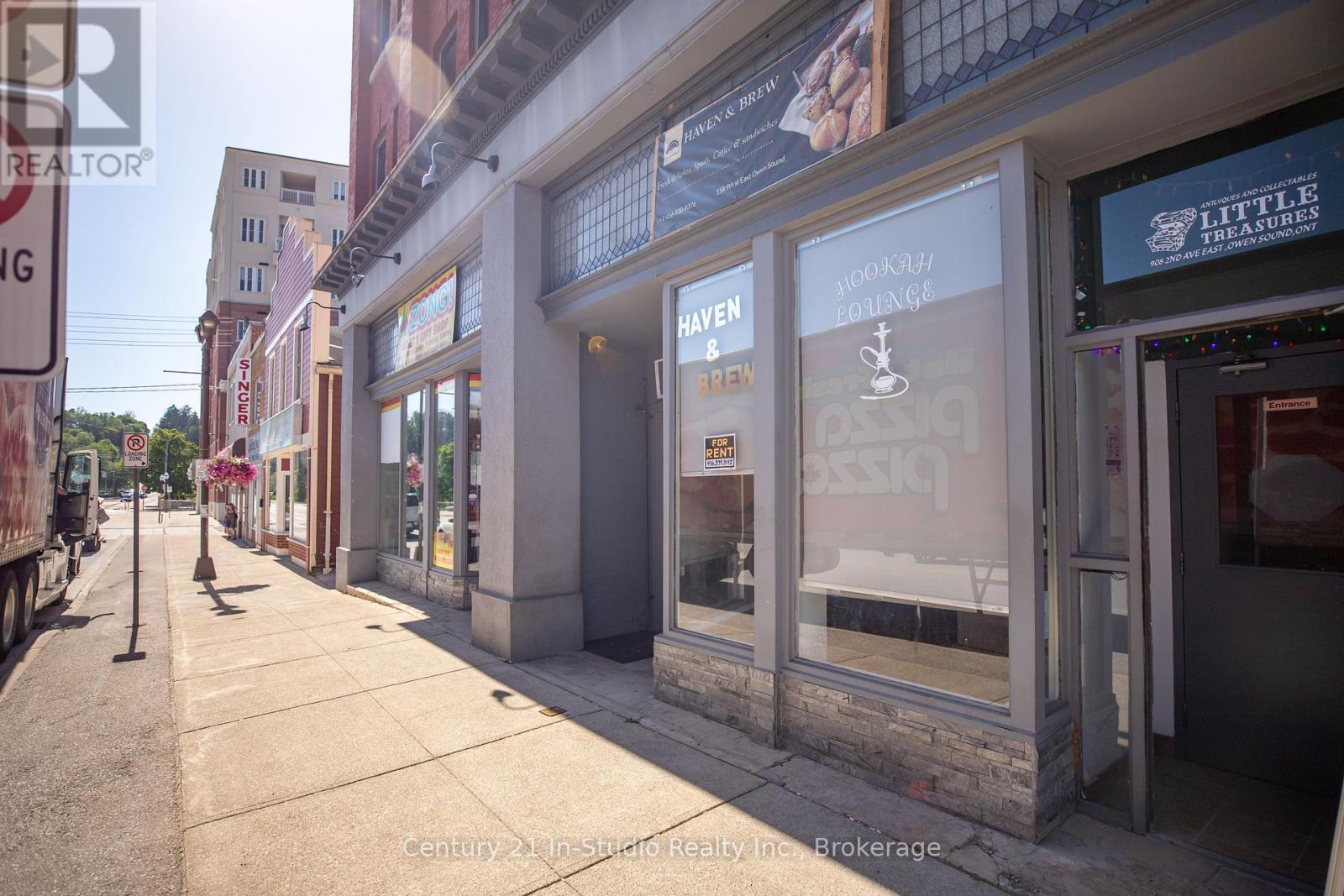 158 9TH STREET E