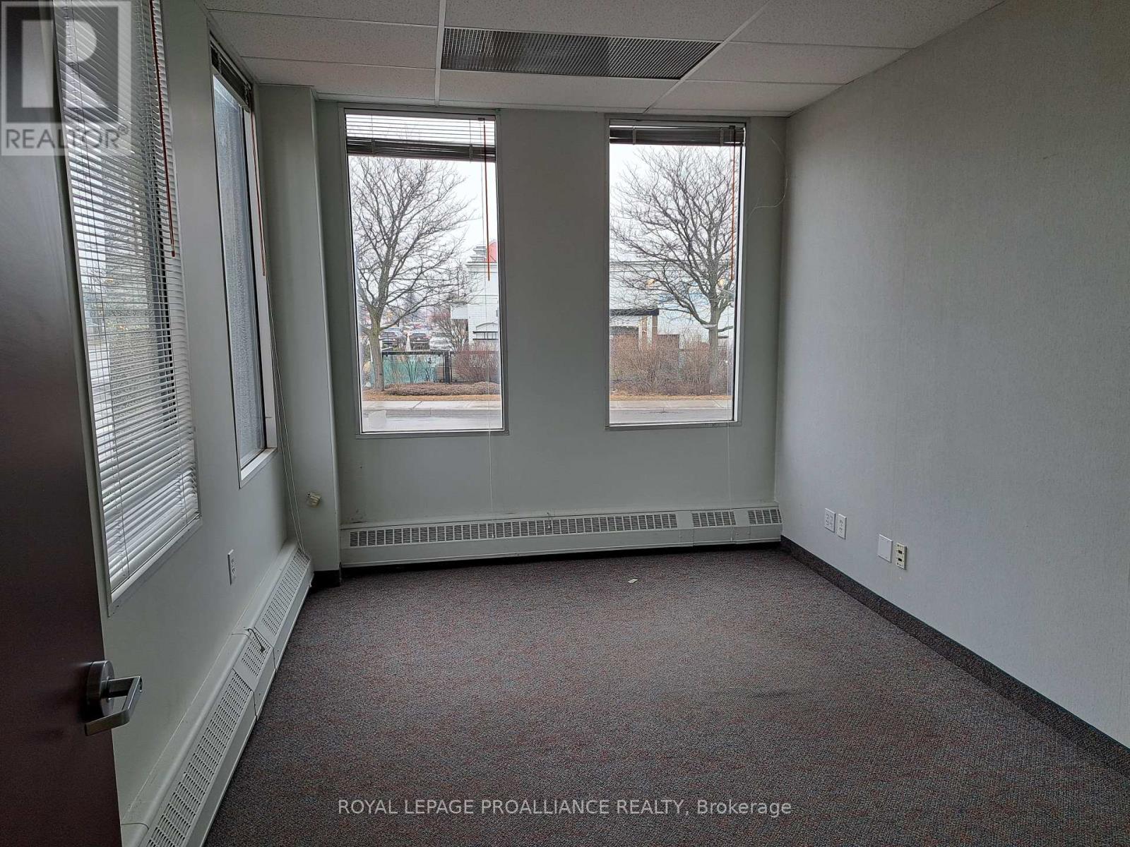 2 – 2479 PARKEDALE AVENUE